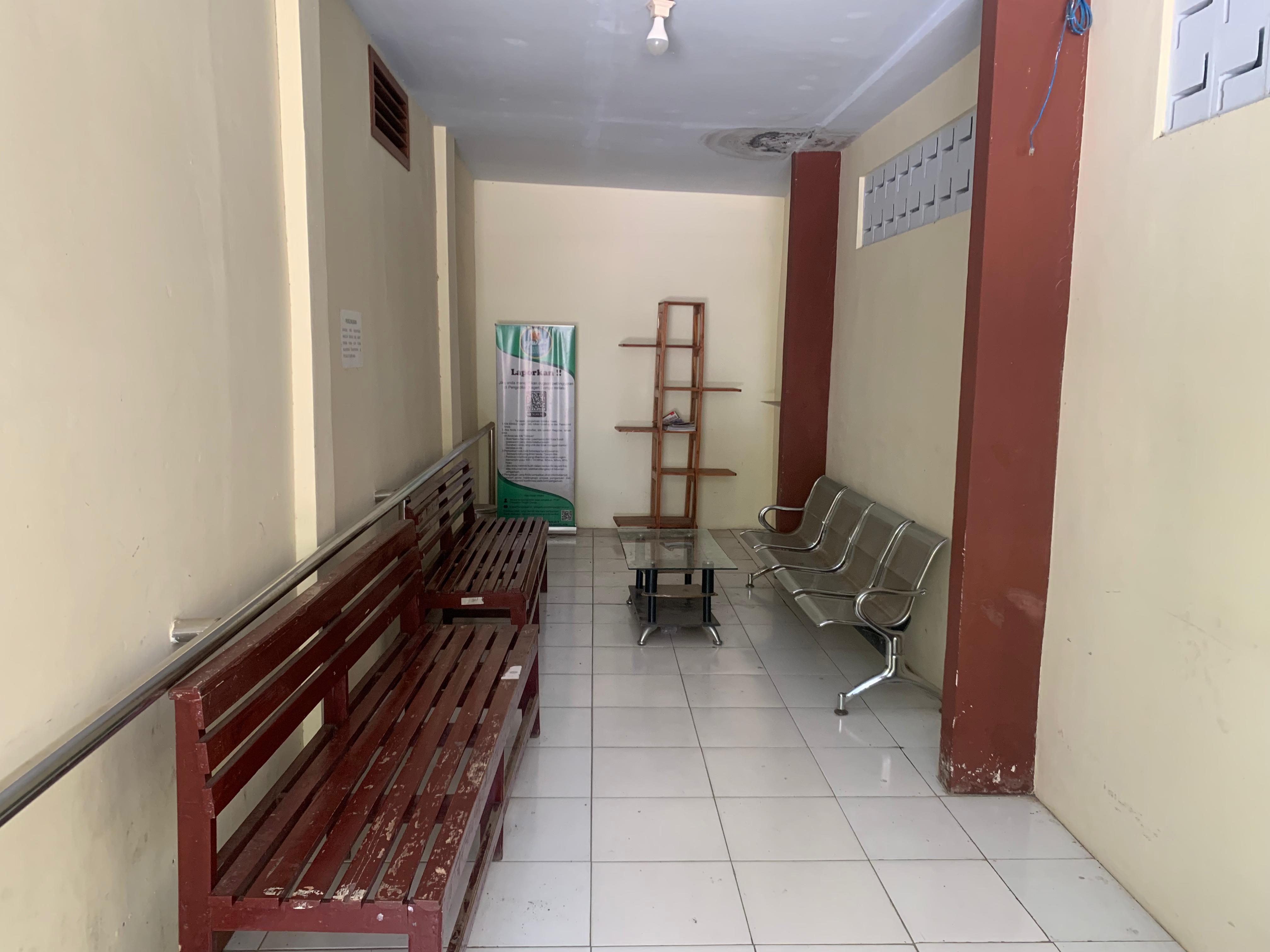 RUANG TUNGGU BELAKANG TAMU 4